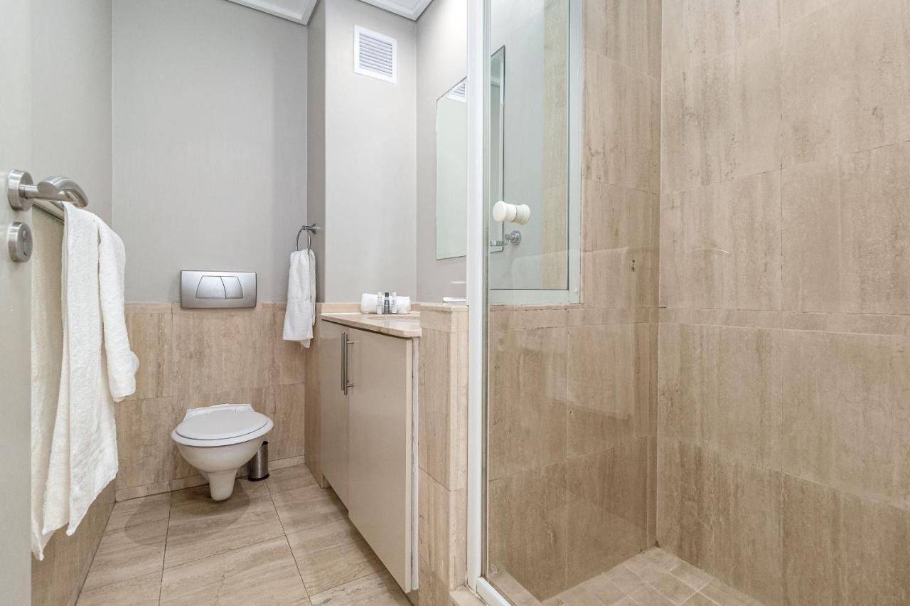 Luxury Escape Sleeps 4 - Ocean View - - Pool - Gym - Back Up Power