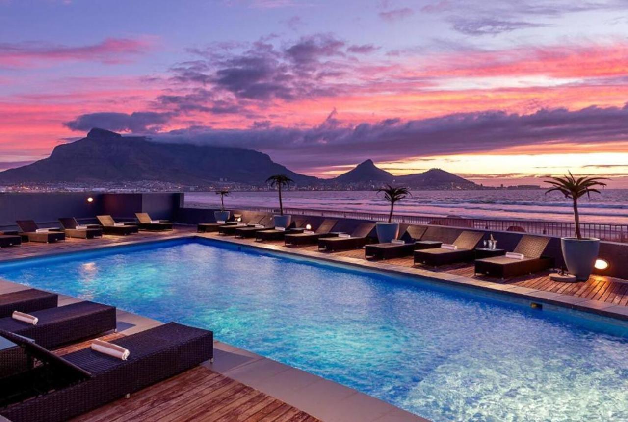 Apartment Luxury Escape Sleeps 4 - Ocean View - - Pool - Gym - Back Up Power Cape Town