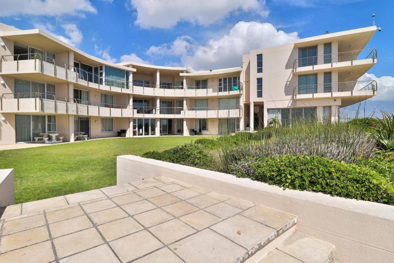 Luxury Escape Sleeps 4 - Ocean View - - Pool - Gym - Back Up Power * Cape Town