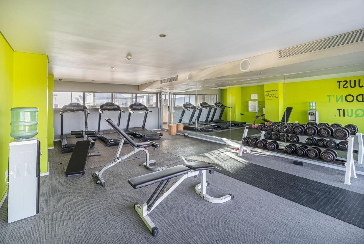Apartment Luxury Escape Sleeps 4 - Ocean View - - Pool - Gym - Back Up Power *