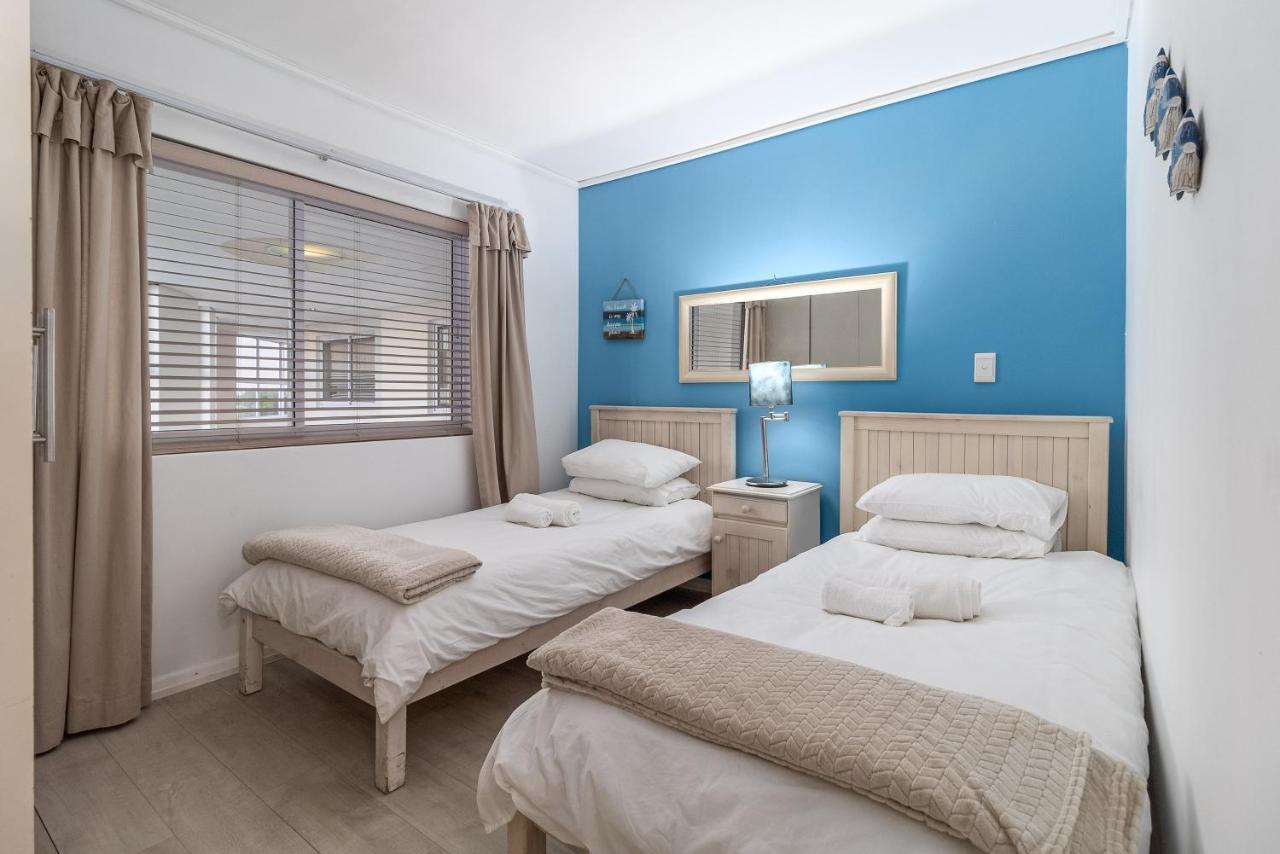 Luxury Escape Sleeps 4 - Ocean View - - Pool - Gym - Back Up Power Apartment