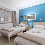 Luxury Beach Escape Sleeps 4 - Ocean View - Spa - Pool - Gym - Back Up Power