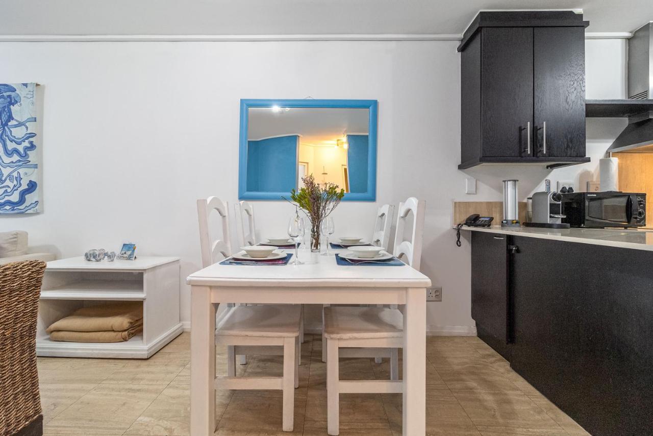 Luxury Escape Sleeps 4 - Ocean View - - Pool - Gym - Back Up Power * Cape Town